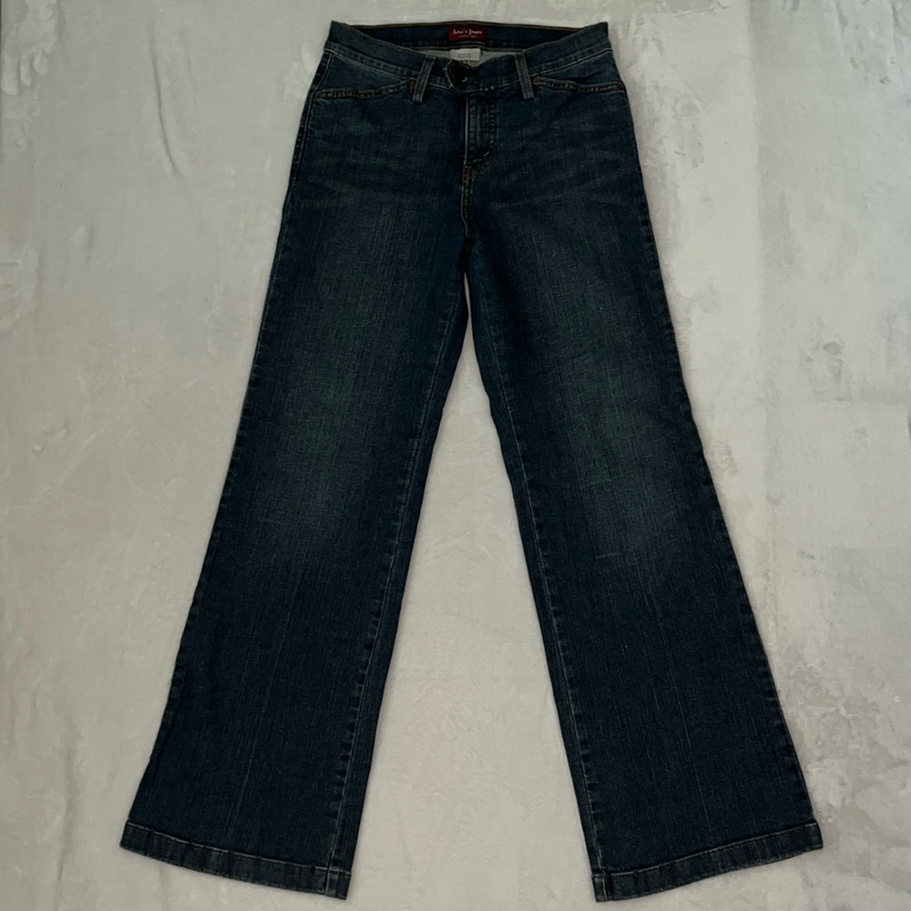 Levi’s “Perfectly Slimming” Blue Jeans Size 8 Medium